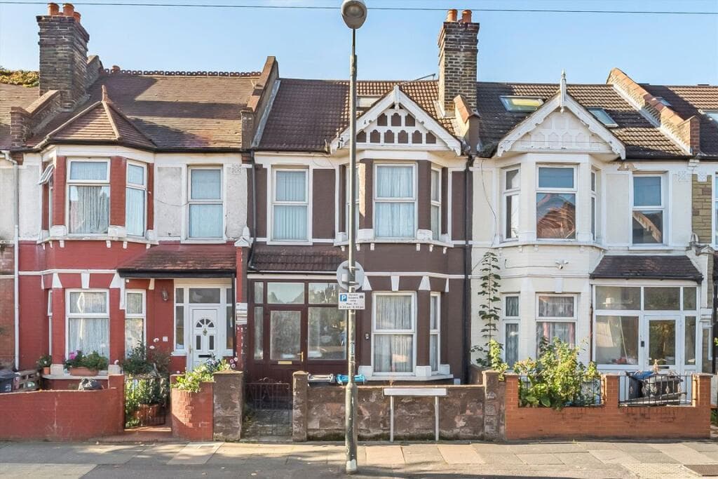 View property at Links Road, Tooting