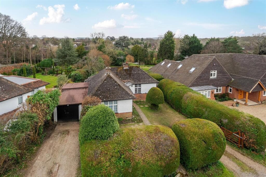 View property at Cobham Way, East Horsley