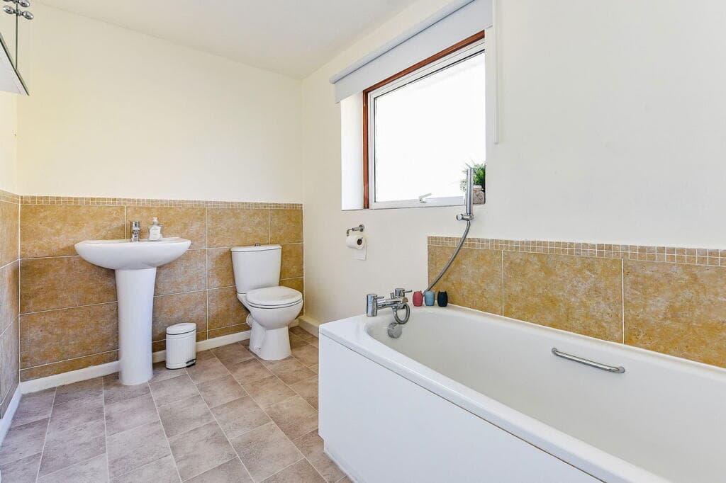 Carey Down, New Farm Road, Alresford - Image 10