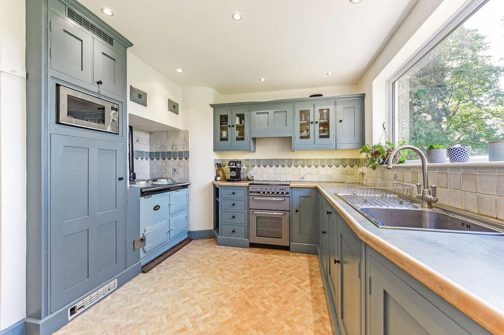 Carey Down, New Farm Road, Alresford - Image 4