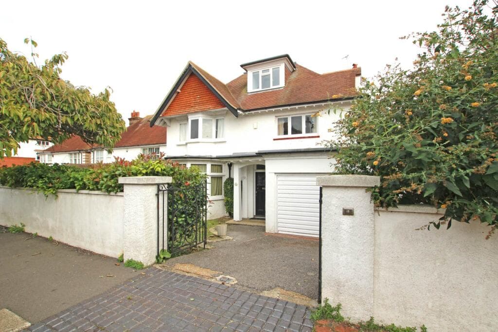 Ashburnham Gardens, Eastbourne, BN21 2NA - Image 1