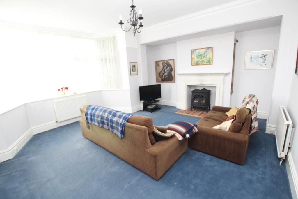 Ashburnham Gardens, Eastbourne, BN21 2NA - Image 3