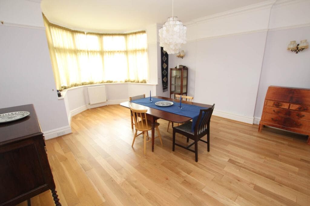 Ashburnham Gardens, Eastbourne, BN21 2NA - Image 4