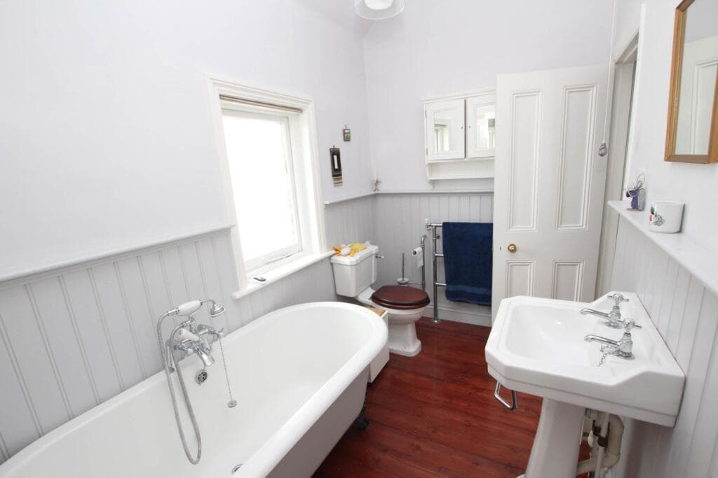 Ashburnham Gardens, Eastbourne, BN21 2NA - Image 9