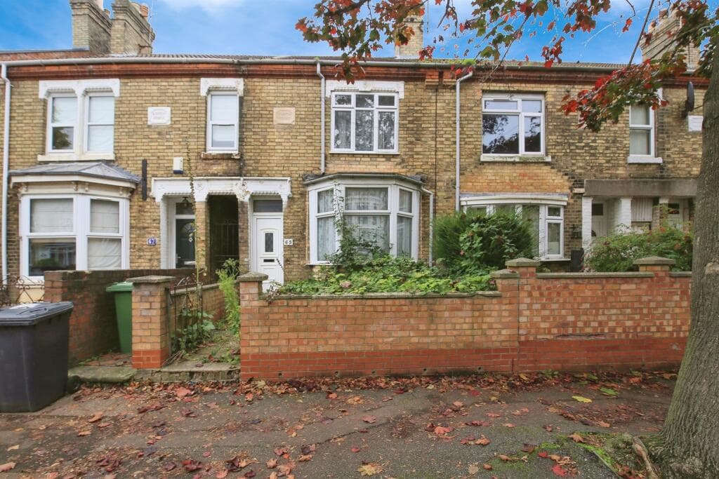 View property at Huntly Grove, Peterborough