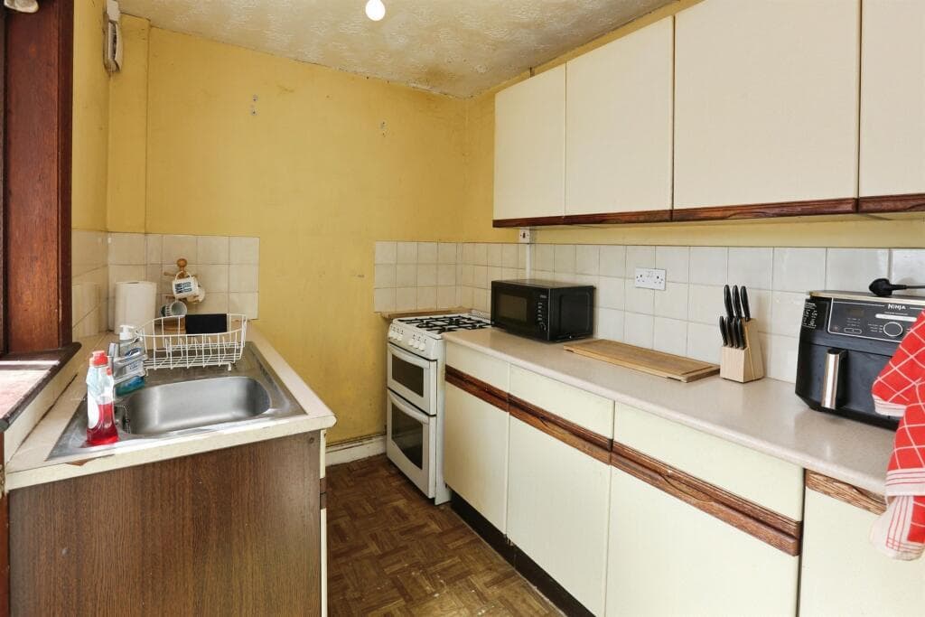 Paxton Road, Fareham - Image 11
