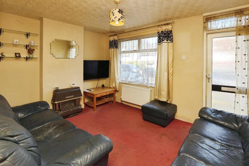 Paxton Road, Fareham - Image 2
