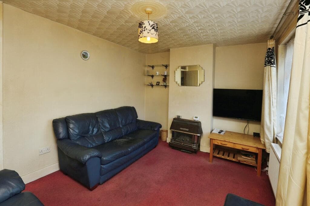 Paxton Road, Fareham - Image 4