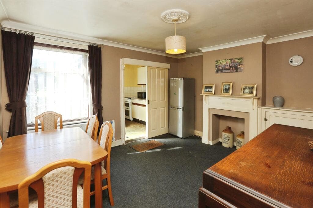 Paxton Road, Fareham - Image 5