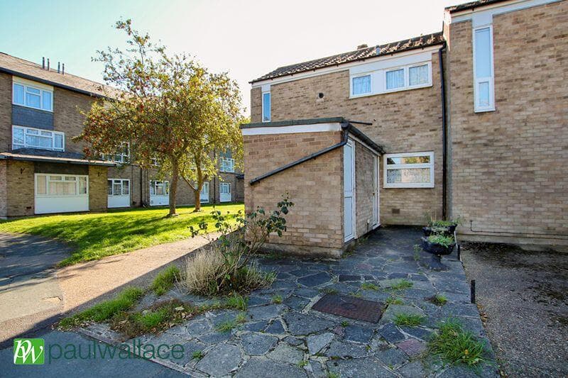 View property at Longcroft Drive, Waltham Cross