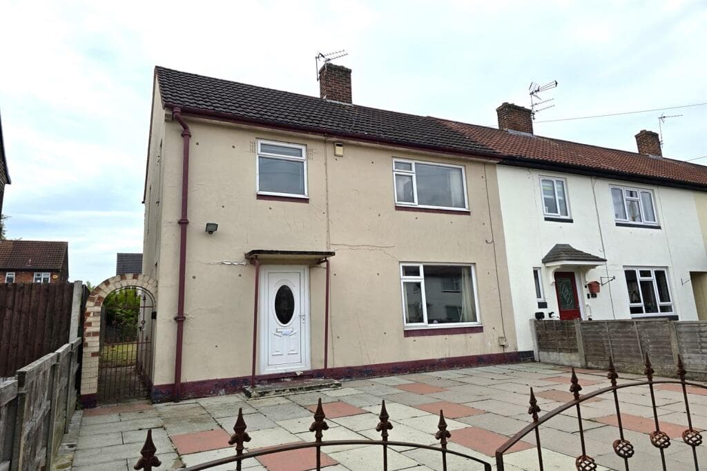 View property at Heyland Road, Manchester