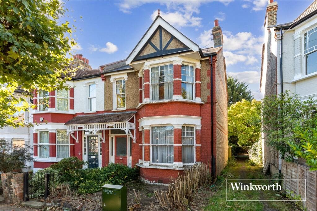 View property at Bow Lane, Finchley, London, N12