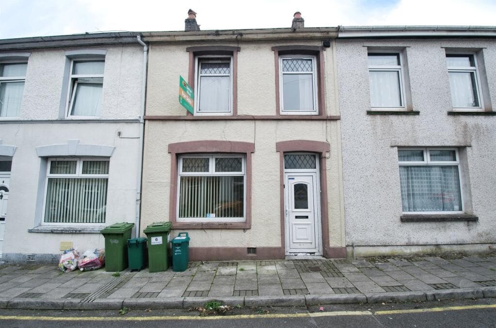 View property at Gadlys Gardens, Aberdare