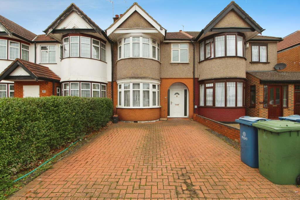 View property at Kenmore Avenue, Kenton, Harrow, HA3