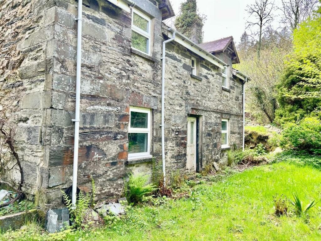 Betws-Y-Coed - Image 1