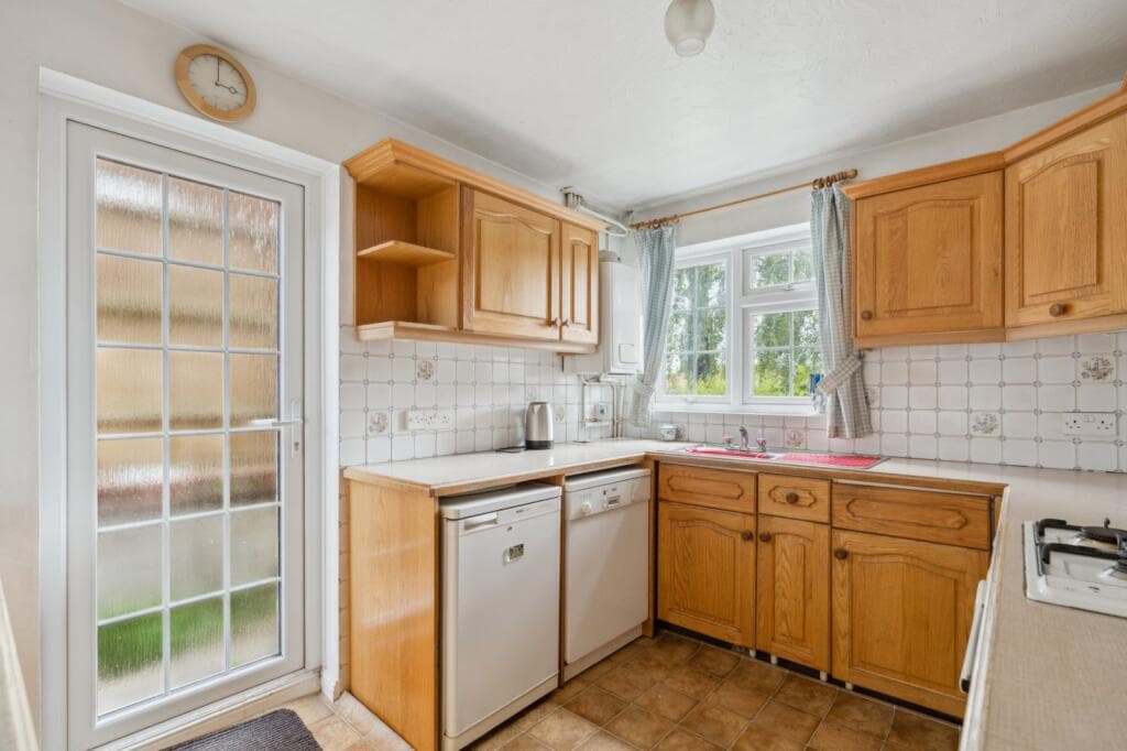 Deanacre Close, Chalfont St. Peter, Buckinghamshire, SL9 - Image 2