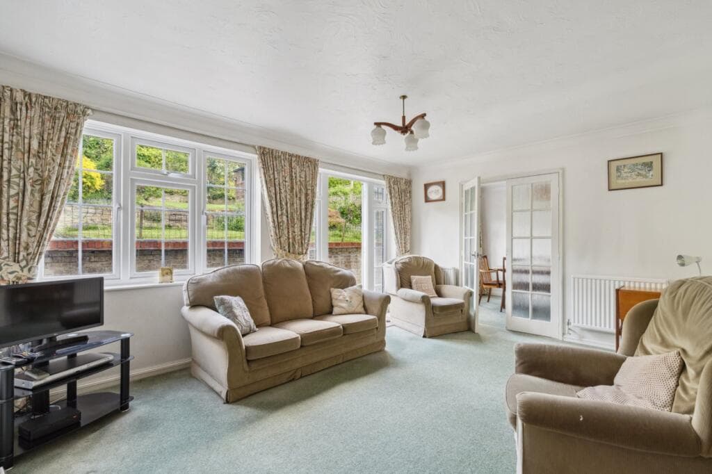 Deanacre Close, Chalfont St. Peter, Buckinghamshire, SL9 - Image 3