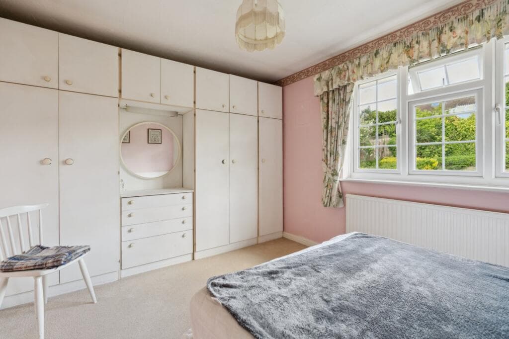 Deanacre Close, Chalfont St. Peter, Buckinghamshire, SL9 - Image 5