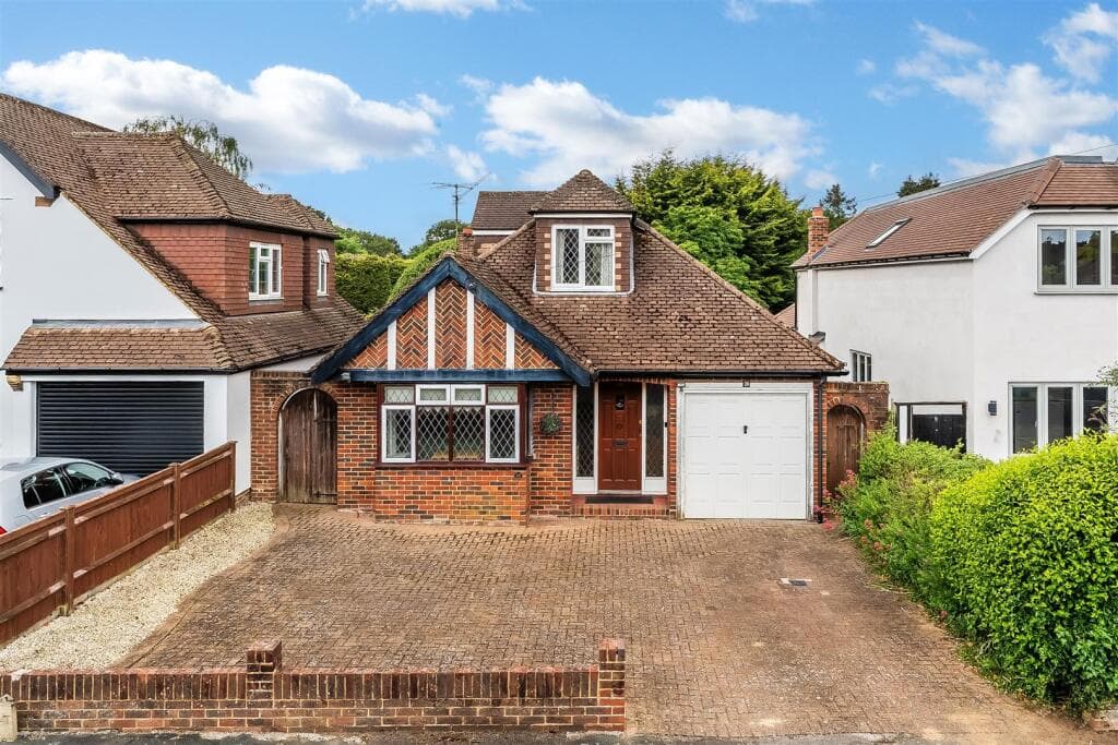 View property at West Farm Close, Ashtead, KT21