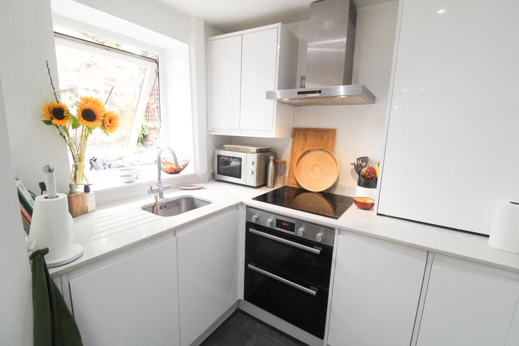 Compstall Road, Marple Bridge - Image 5