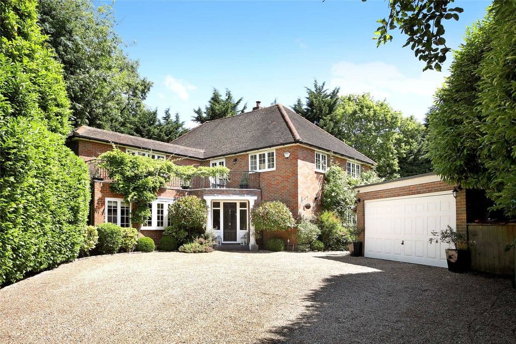 Manor Road, Penn, Buckinghamshire HP10 - Image 1