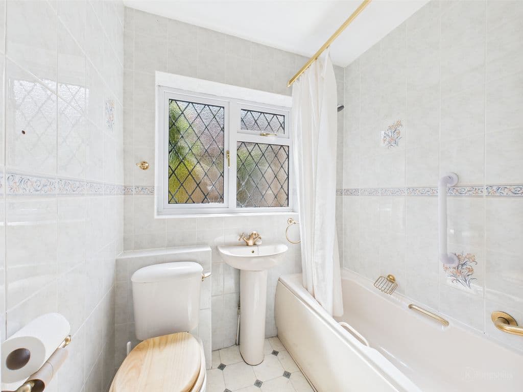 Chapel Hill, Speen HP27 - Image 5