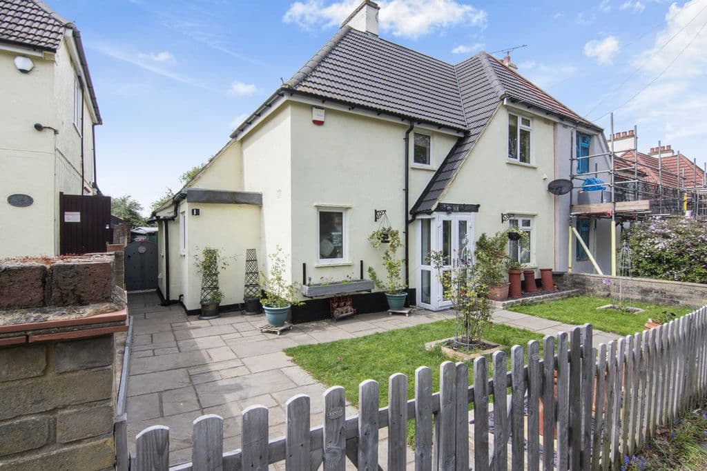 Hoe Lane, Romford RM4 - Image 1