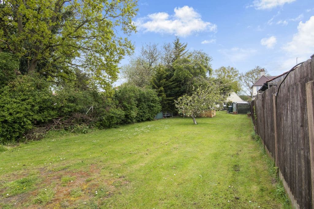 Hoe Lane, Romford RM4 - Image 2