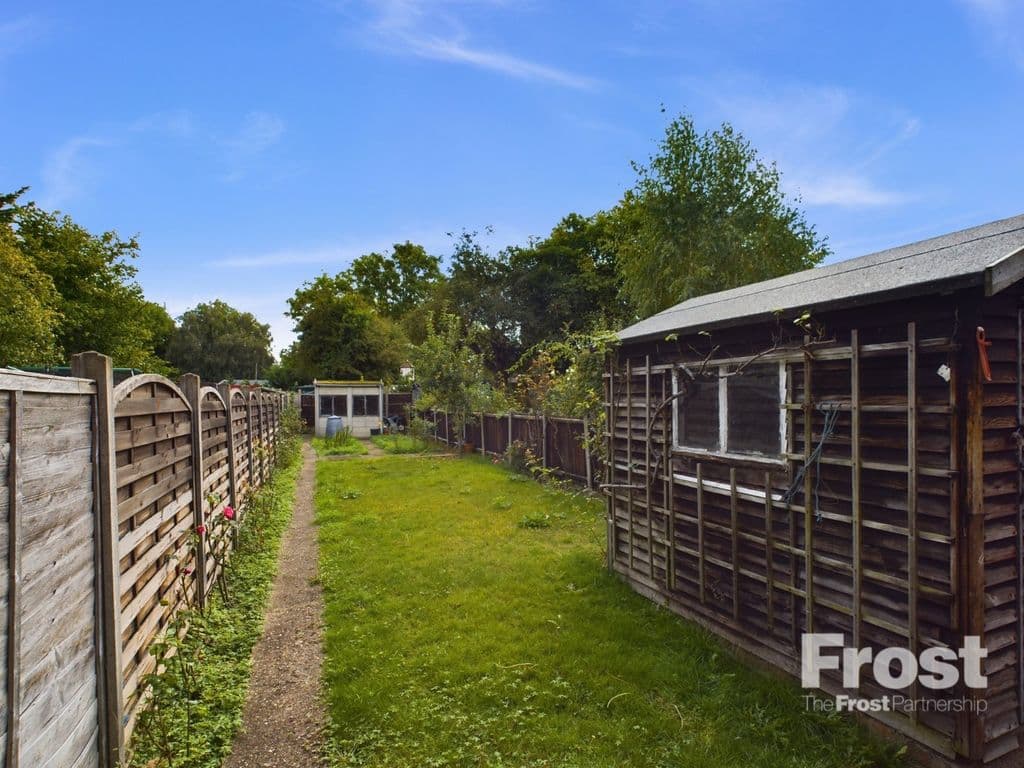 Mafeking Road, Wraysbury, Berkshire TW19 - Image 1
