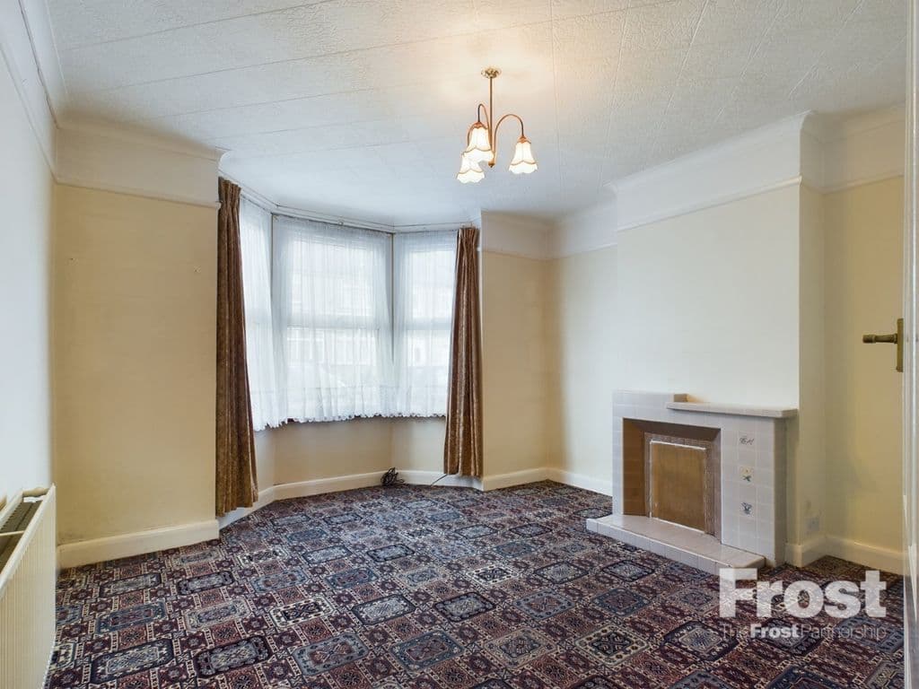 Mafeking Road, Wraysbury, Berkshire TW19 - Image 3