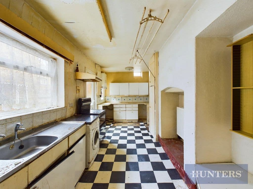 Gordon Street, Scarborough YO12 - Image 2