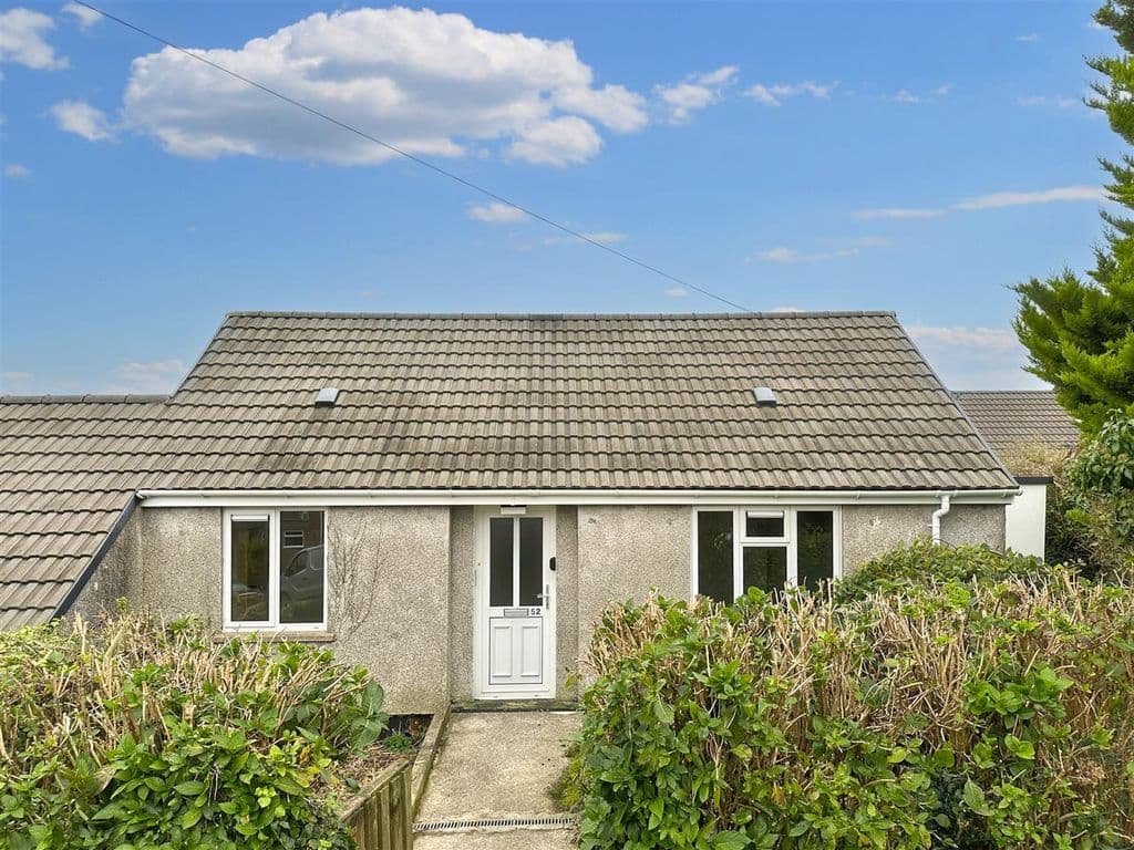 View property at Bungalow With Large Garden, Constantine TR11