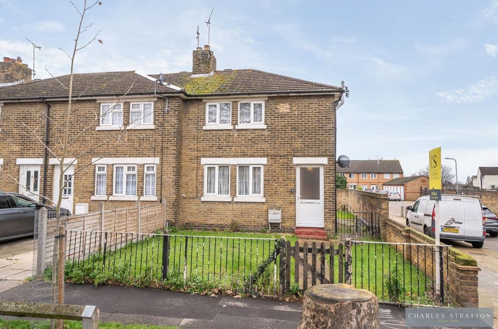 Dacre Avenue, Aveley, South Ockendon RM15 - Image 1