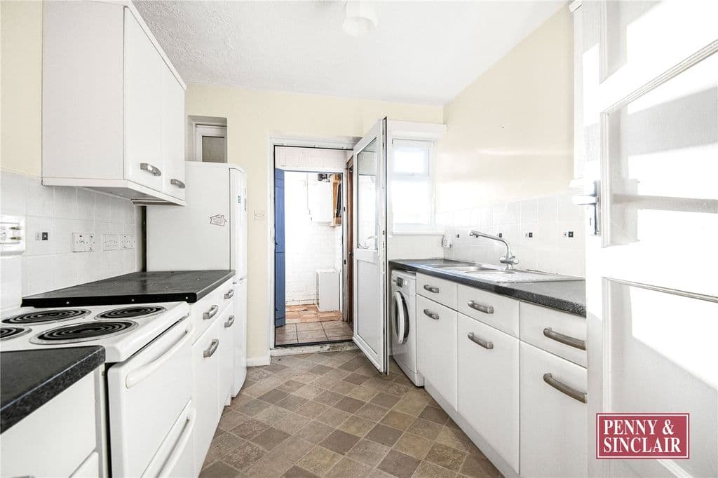 Square Close, Turville RG9 - Image 5