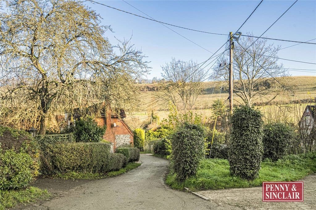 Square Close, Turville RG9 - Image 9