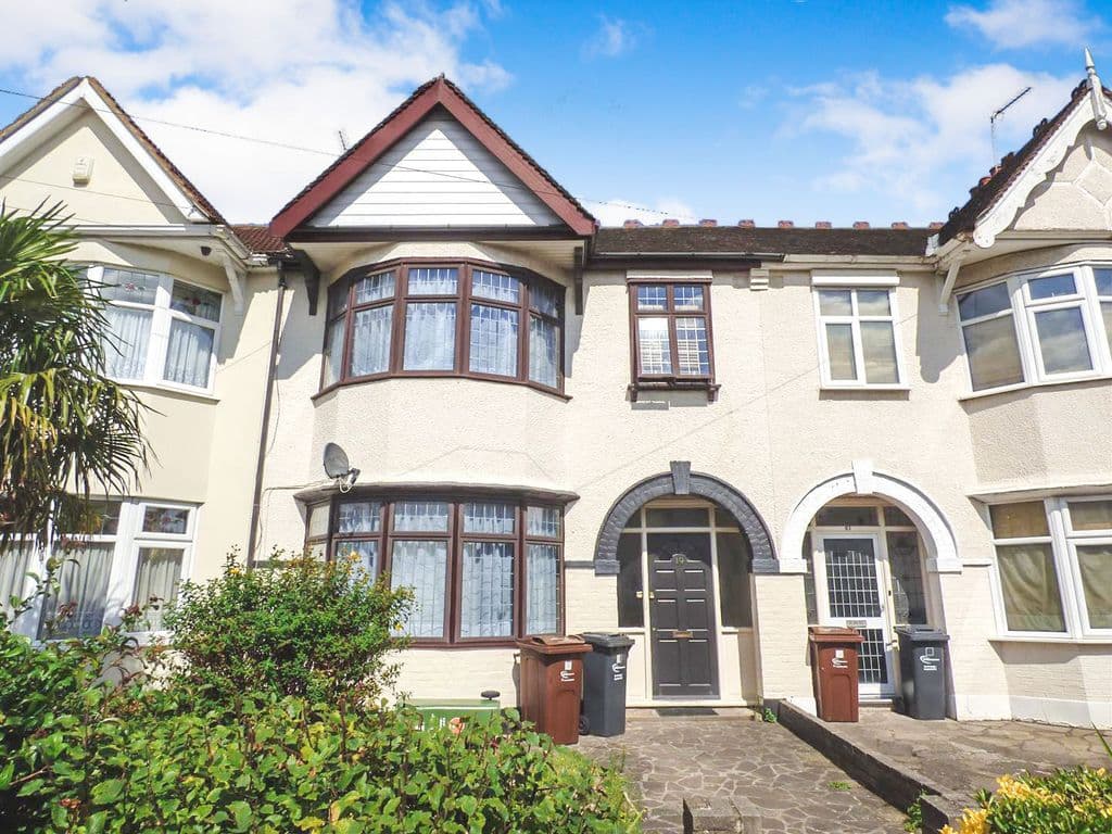Shirley Gardens, Barking IG11 - Image 1