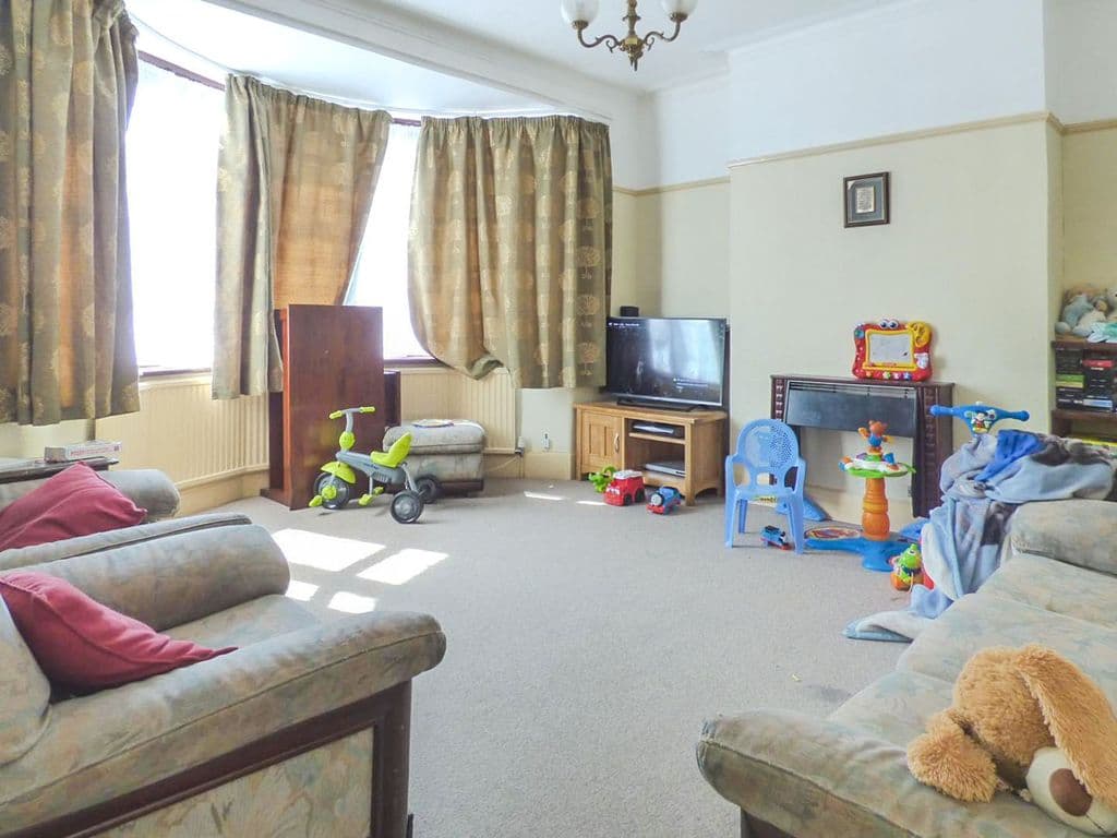 Shirley Gardens, Barking IG11 - Image 2