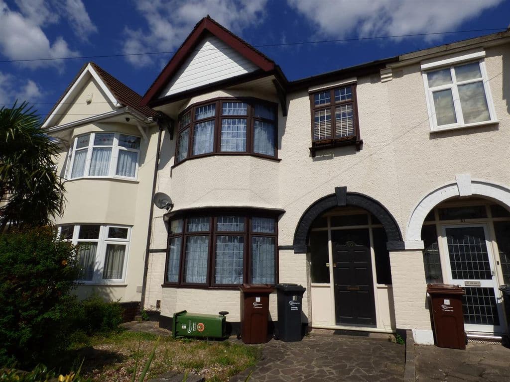 Shirley Gardens, Barking IG11 - Image 7