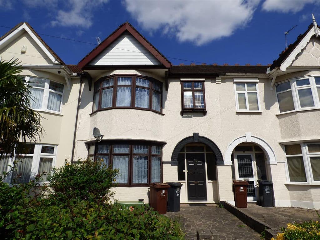 Shirley Gardens, Barking IG11 - Image 8