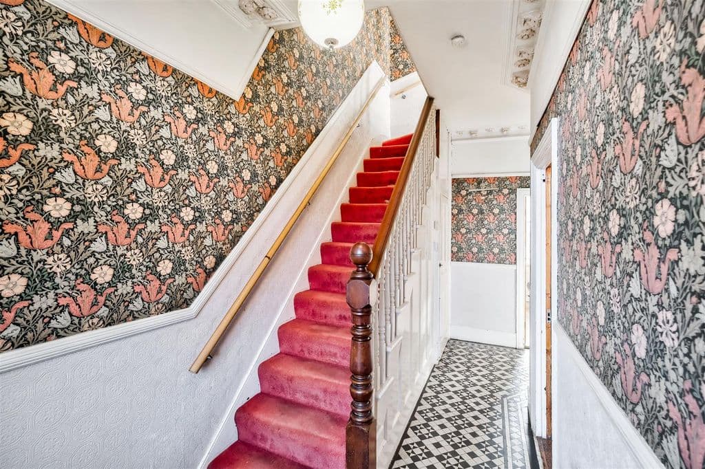 View property at Empress Avenue, Aldersbrook E12