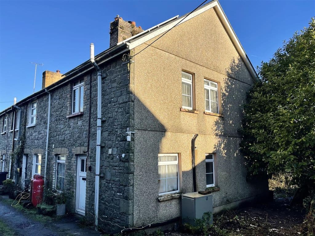 Pantllyn Terrace, Llandybie SA18 - Image 1