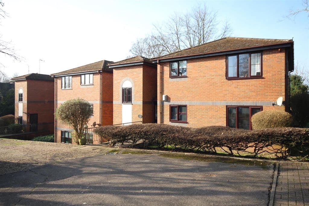 St. Michaels Court, Ruscombe, Reading RG10 - Image 1