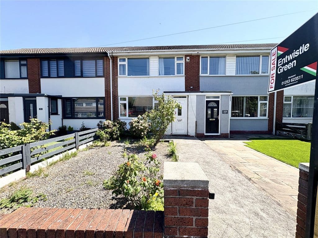View property at Warley Road, Blackpool, Lancashire FY2