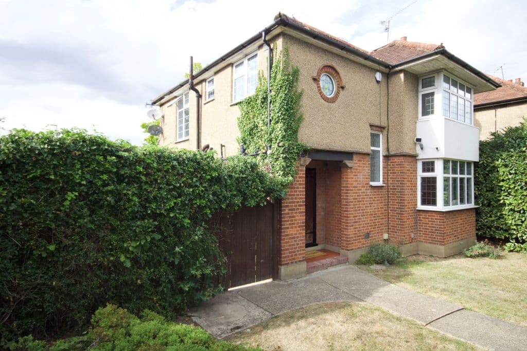 View property at Eastbury Road, Watford WD19