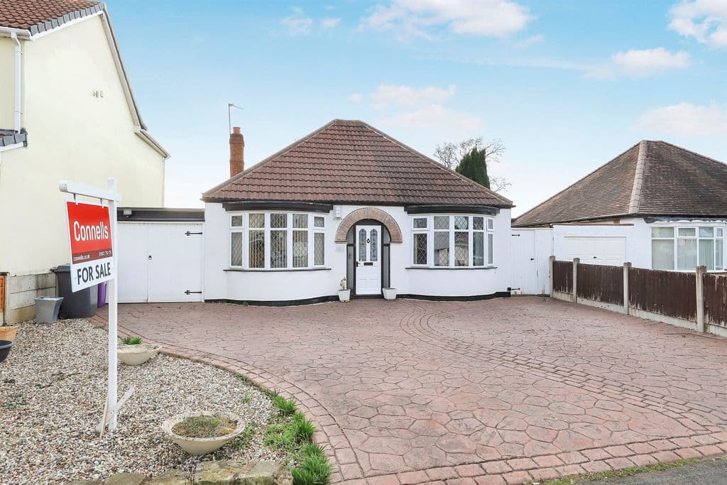 View property at Rowan Crescent, Bradmore, Wolverhampton WV3