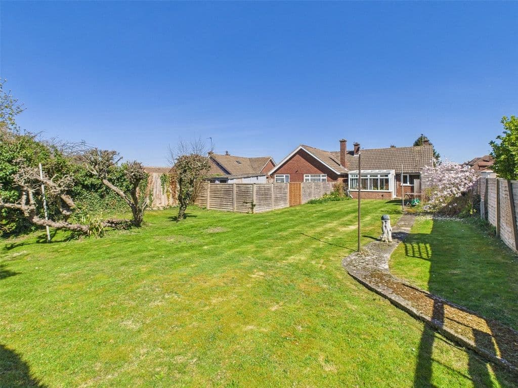 Elderdene, Chinnor, Oxfordshire OX39 - Image 1