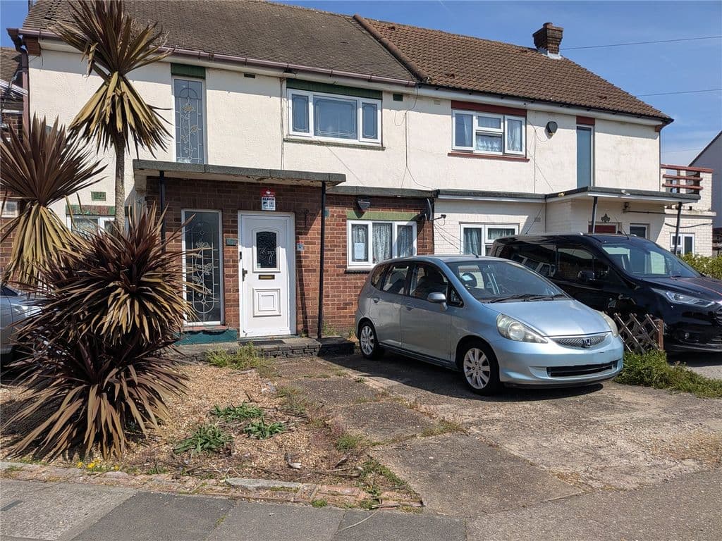 View property at Christchurch Avenue, Rainham RM13