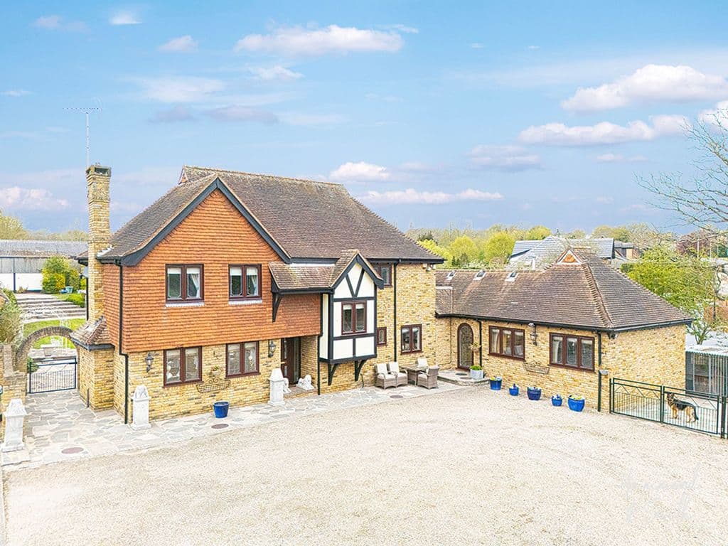 View property at Broxhill, Havering Atte Bower RM4
