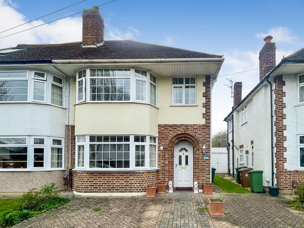 Lyndhurst Avenue, Sunbury On Thames TW16 - Image 1