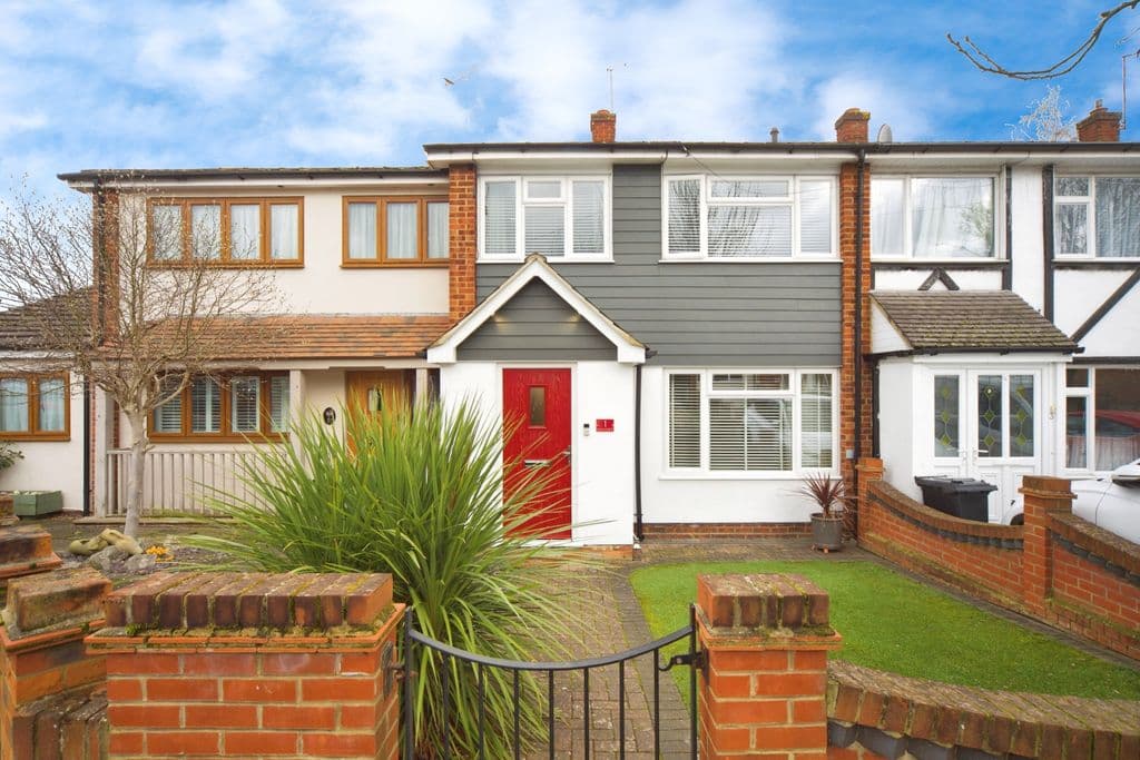 Navarre Gardens, Romford RM5 - Image 1
